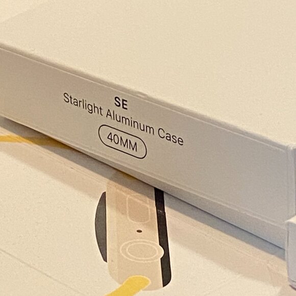 Apple SE 2nd Gen Smartwatch GPS 40mm Starlight Aluminum - Worn Once - Picture 5 of 5